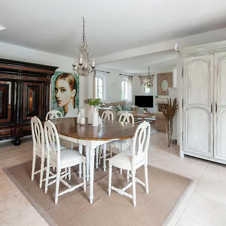 Beachside Bliss In Gassin Villa *