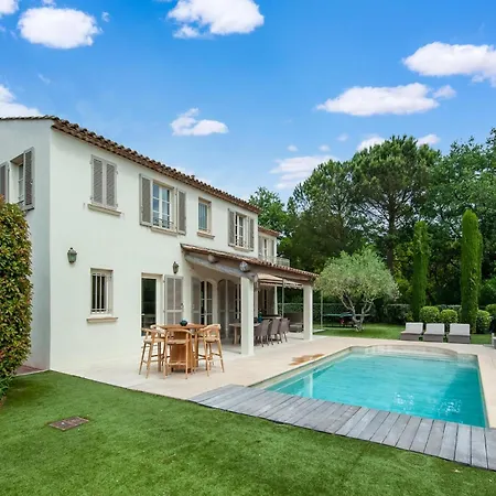 Beachside Bliss In Gassin Сен-Тропе