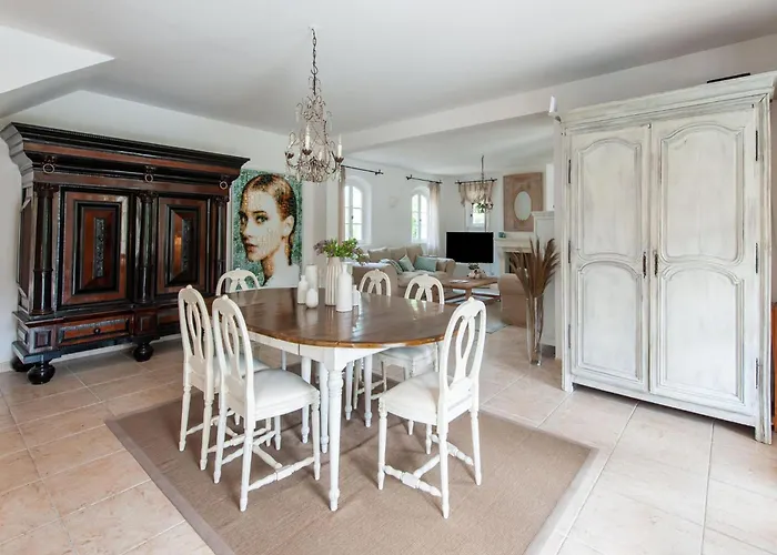 Beachside Bliss In Gassin 别墅 *