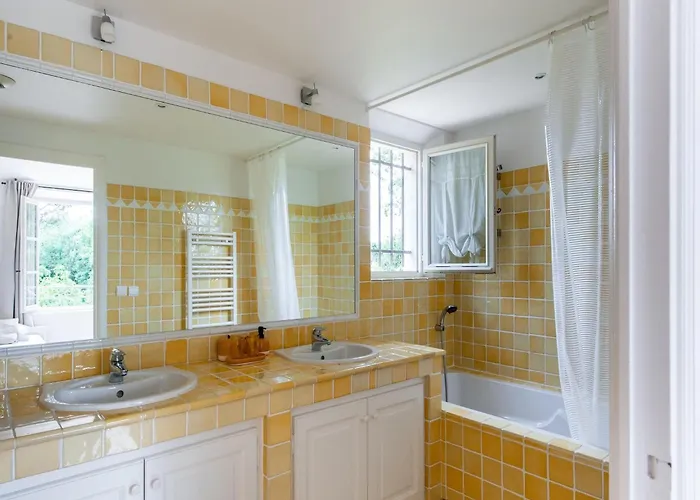 别墅 Beachside Bliss In Gassin