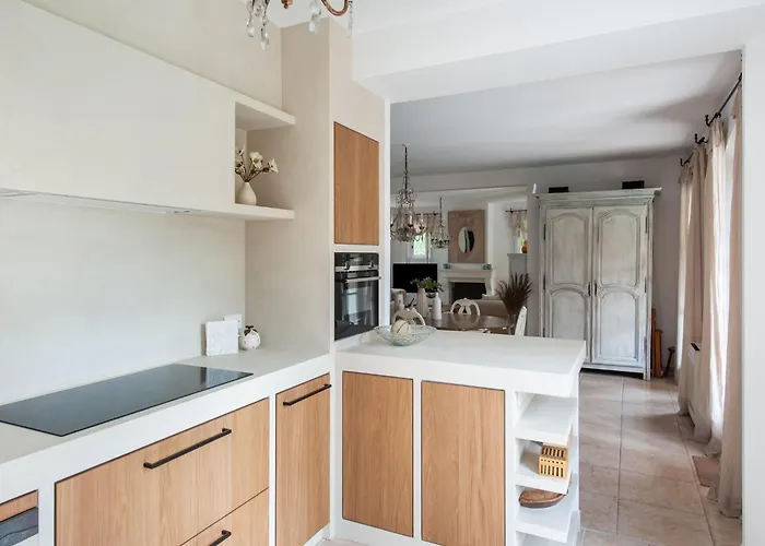 Beachside Bliss In Gassin *