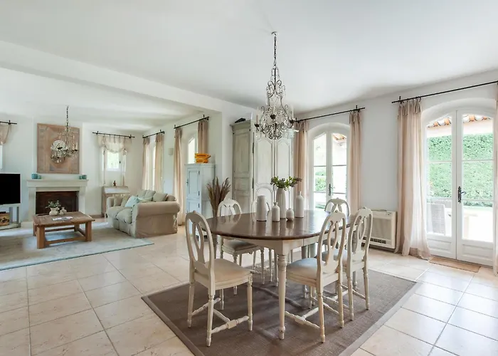 别墅 Beachside Bliss In Gassin